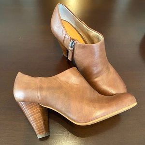 Crown Vintage Lion/Tan/Camel Vegan Leather Booties